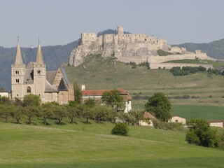 Spišský hrad Spiš 1140 px (TASR Milan Kapusta)